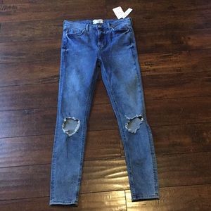 Free People distressed skinny jeans 👖long!